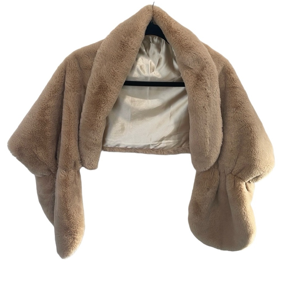 NWT Faux fur cape wrap shawl tan beige wedding bridal winter formal stole